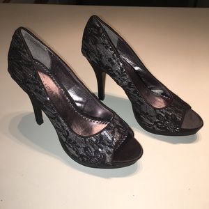 Sequins Meets Floral - Stunna Pumps!